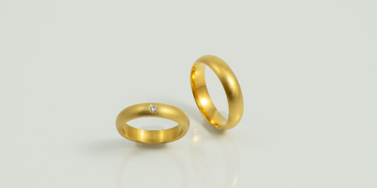 Trauringe Eheringe 750 585 Gelbgold Handarbeit Goldschmiede besondere Strukturen
